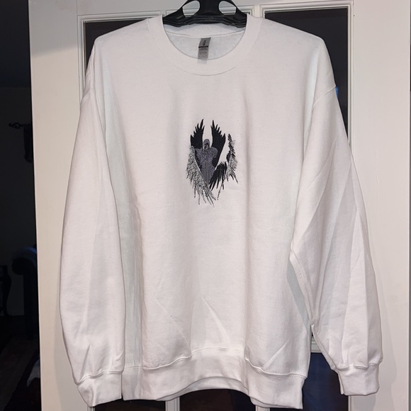 Knight With Faded Wings Size L Crewneck Sweater - Picture 4 of 4